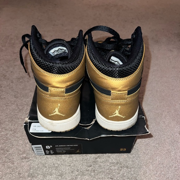 Air Jordan Retro 1s SIZE 8.5 - Picture 5 of 7